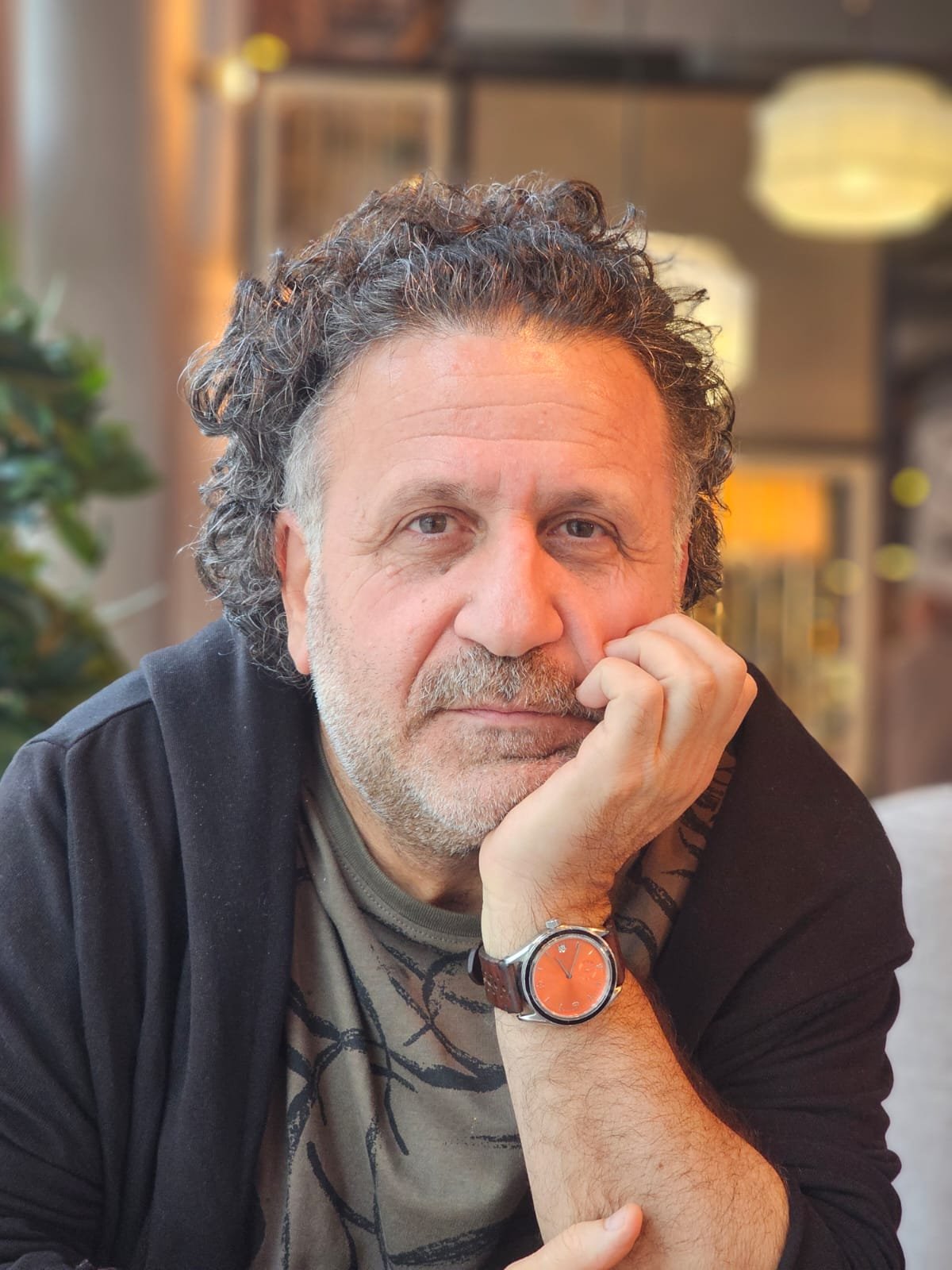 وفائي ليلا: الشاعر الذي يقول ما لم نجرؤ على الاعتراف به